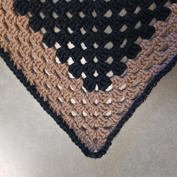 Handmade Crocheted Granny Afghan/Lap Blanket/Crib Blanket NEW - Picture 3 of 3